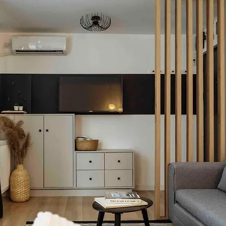 Amazing Views Rooftop Flat - Amzei Square Apartment